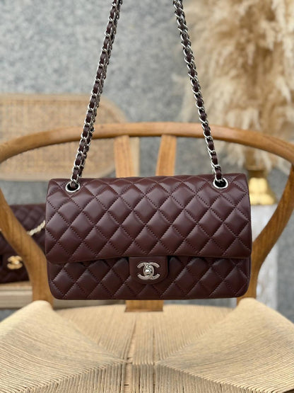 CHANEL
25cm
370 dhs✅
Top quality 
With box🎁

Zain167
♥️♥️♥️