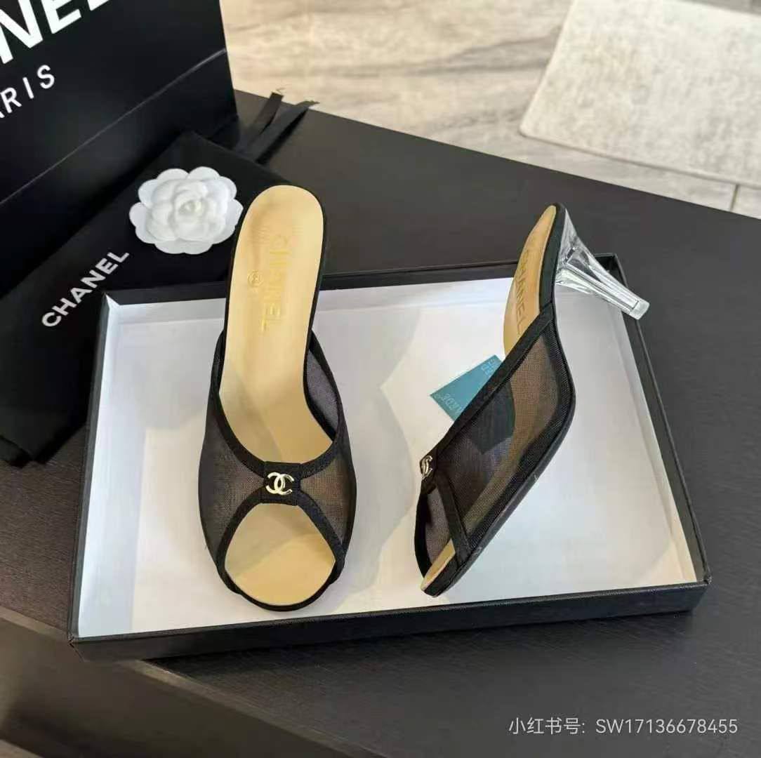 Chanel - YSL
High quality 
size 36-42 
110 dhs🪙🌨️

Zain132
♥️♥️♥️