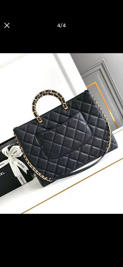 CHANEL 2024s
sʜᴏᴘᴘɪɴɢ ᴄᴏᴄᴏ ᴍᴇᴛᴀʟ ʜᴀɴᴅʟᴇ
CAVIAR LEATHER ᴍᴀᴛᴇʀɪᴀʟ
ᴡɪᴛʜ ᴄʜᴀɪɴ ʟᴇᴀᴛʜᴇʀ sᴛʀᴀᴘ
sɪᴢᴇ : 36 cm

110 dhs🪙🌺

Zain31
♥️♥️♥️