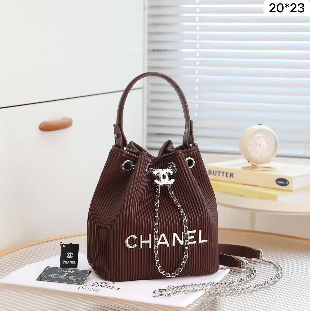 Chanel Bucket

First quality

Size : 20 * 23 cm
95 dhs🇦🇪🇦🇪🇦🇪

Zain115 
♥️♥️♥️