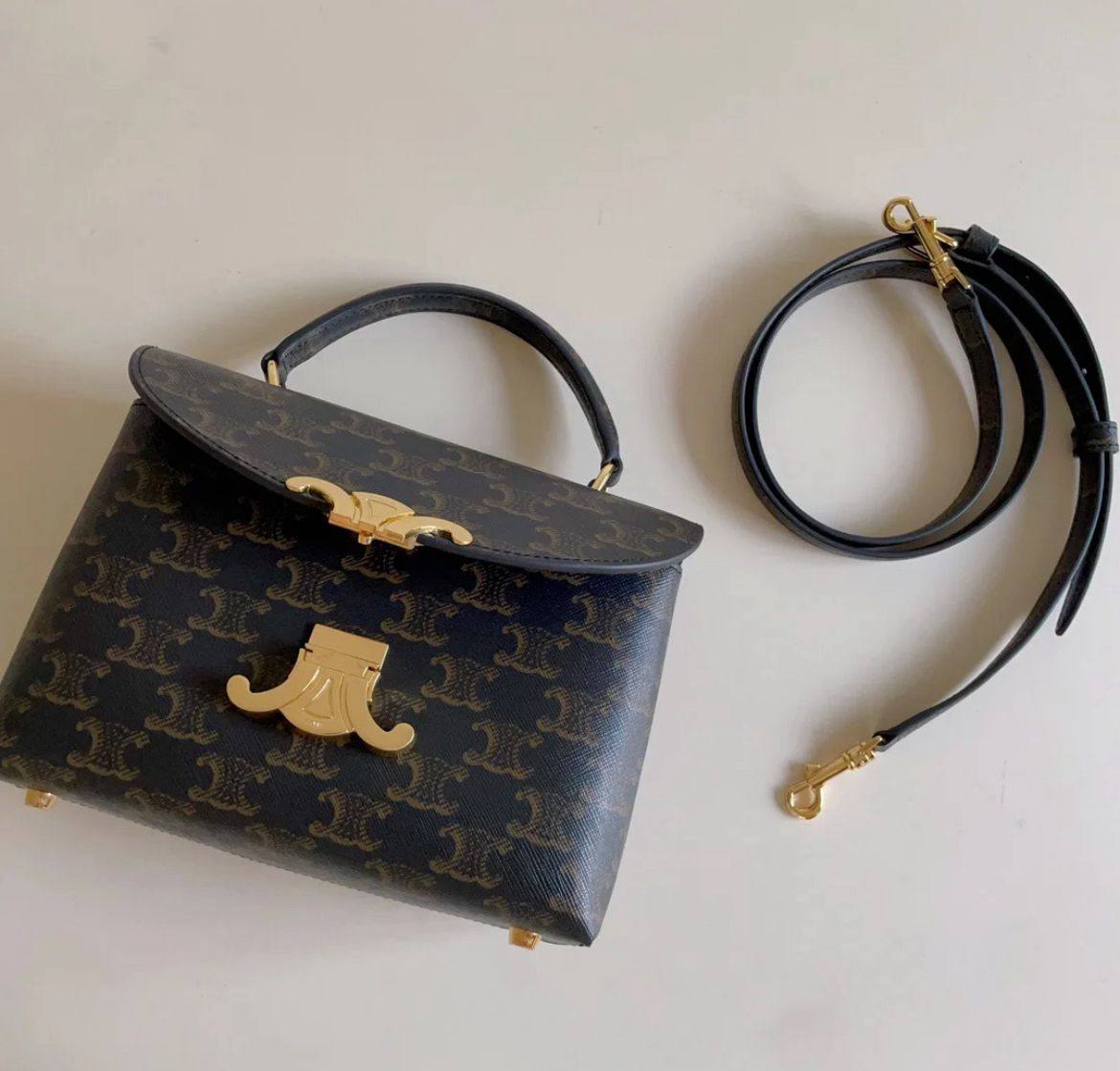 Celine - MK
90 dhs🪙🌨️

With box
🎁🎁🎁

Zain35
♥️♥️♥️