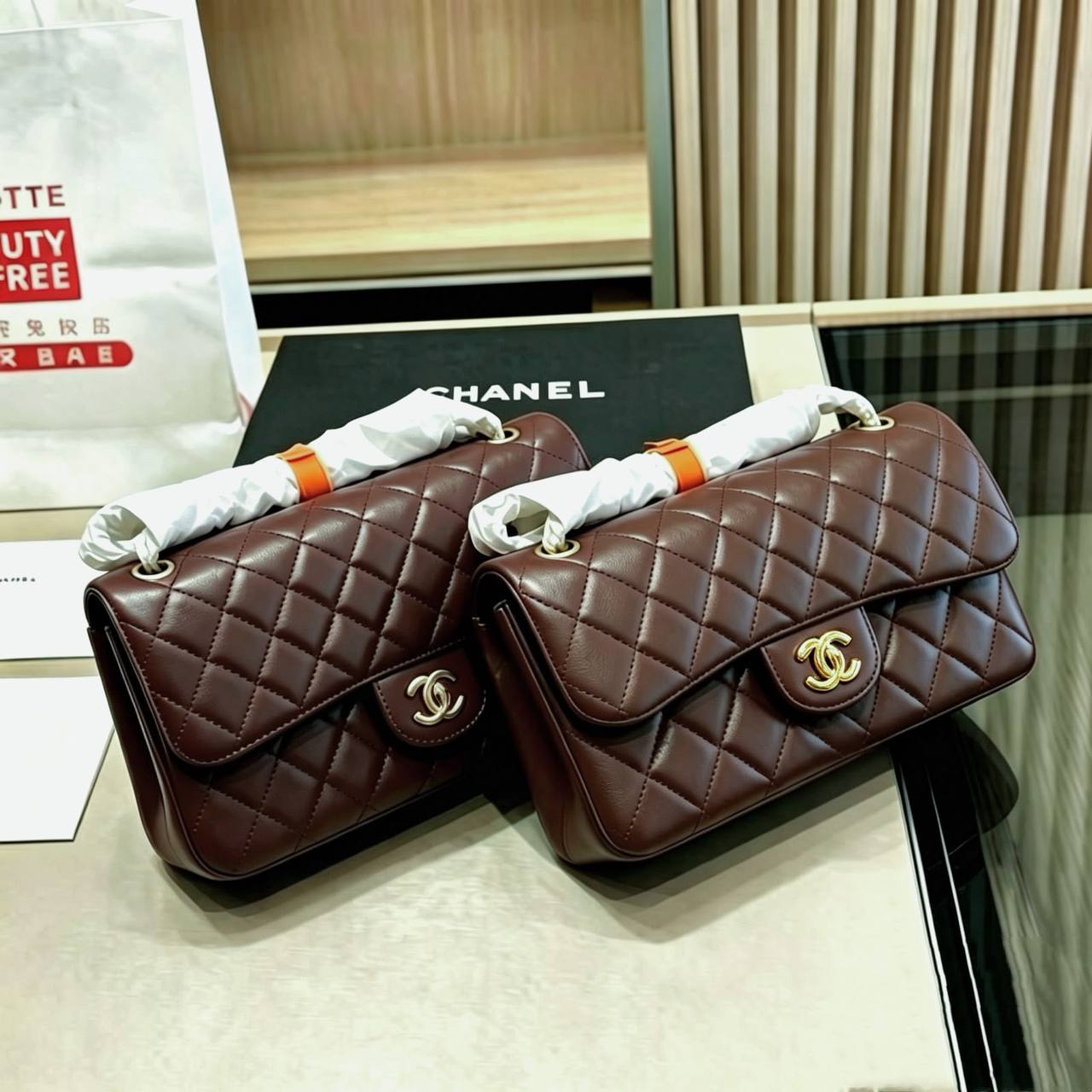CHANEL
Master🌺🌺
WITH DOUBLE BOX 
240 dhs💓

Zain39
♥️♥️♥️