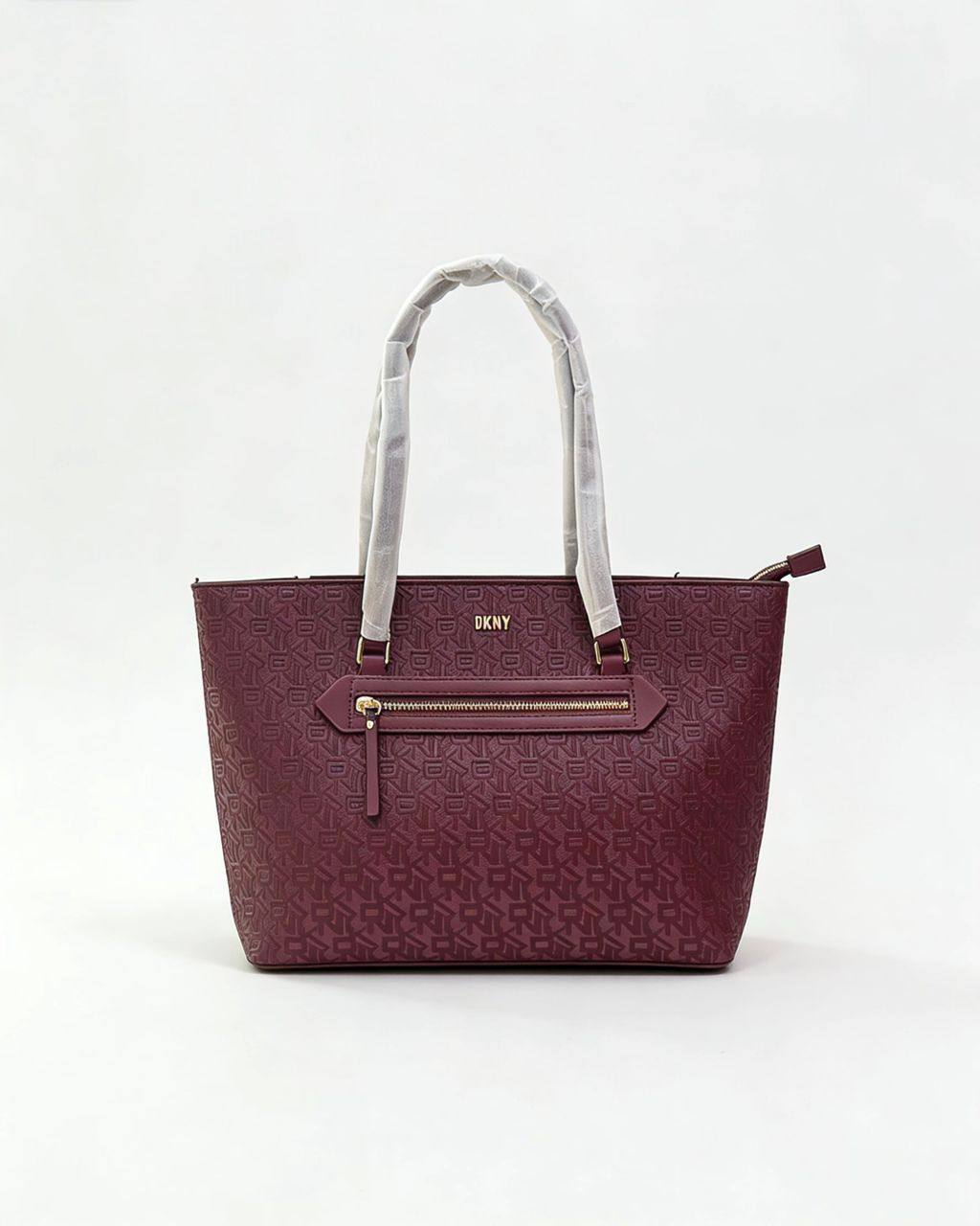 DKNY
100 dhs👑
SIZE：42cm
Good quality and big capacity

Zain35
♥️♥️♥️