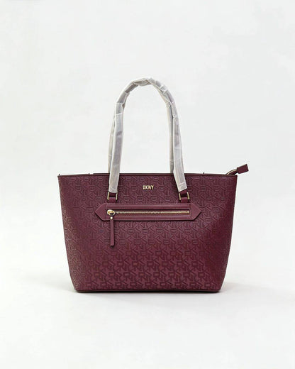 DKNY
100 dhs👑
SIZE：42cm
Good quality and big capacity

Zain35
♥️♥️♥️
