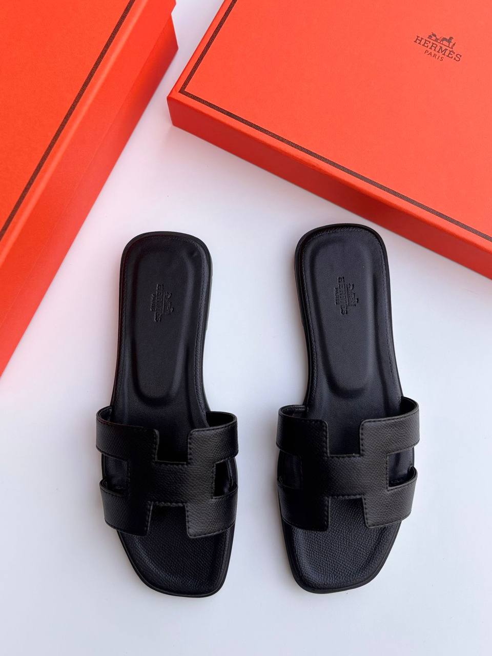 Hermes slipper
100 dhs🪙💕
High Quality
Size 36-42

Zain55
♥️♥️♥️