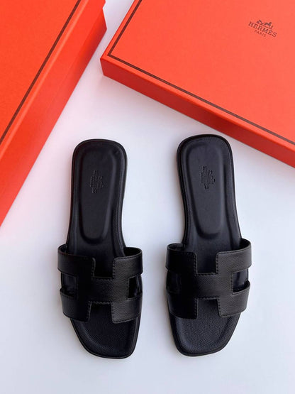 Hermes slipper
100 dhs🪙💕
High Quality
Size 36-42

Zain55
♥️♥️♥️