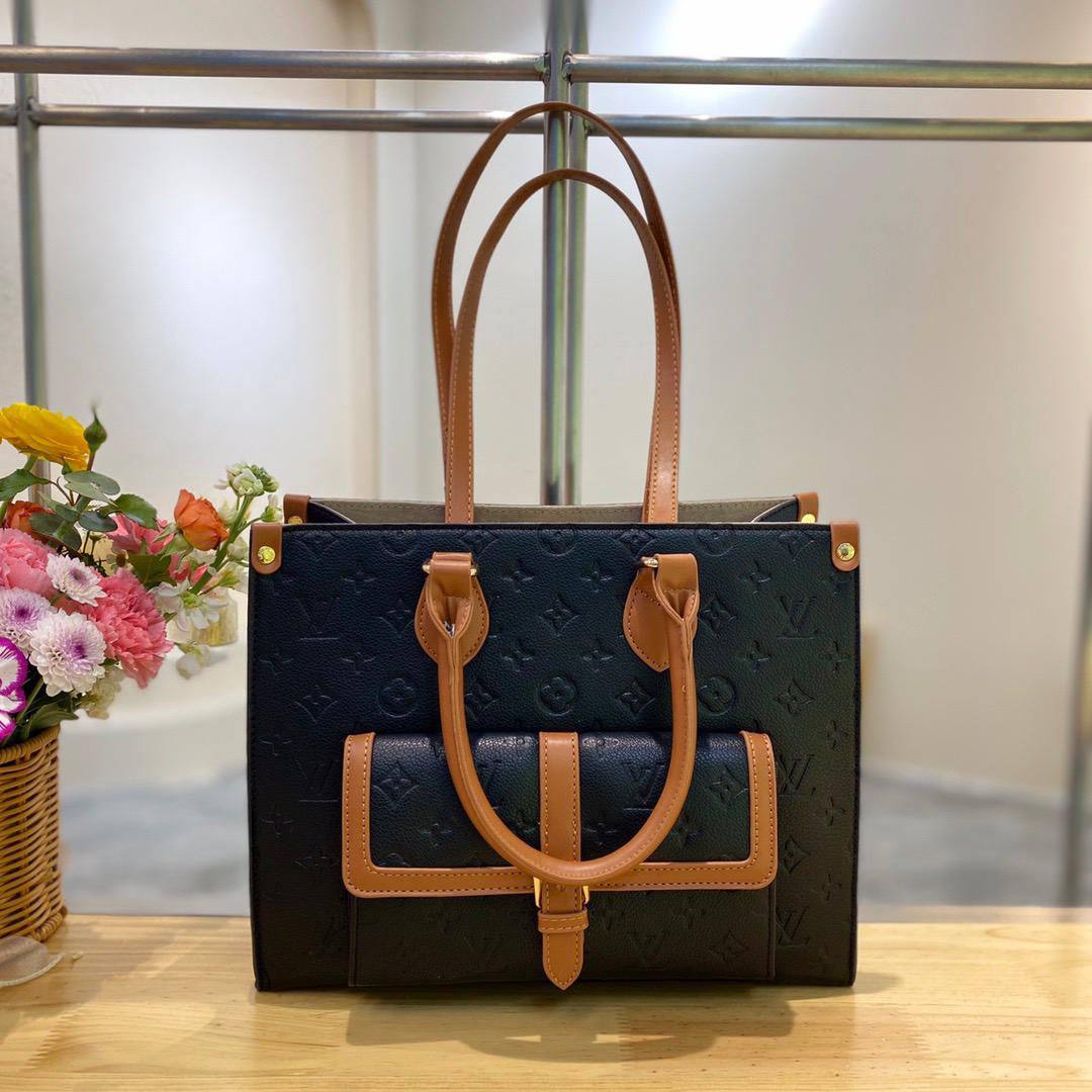 LV
85 dhs✅
size 31×13×25cm

Zain42
♥️♥️♥️
