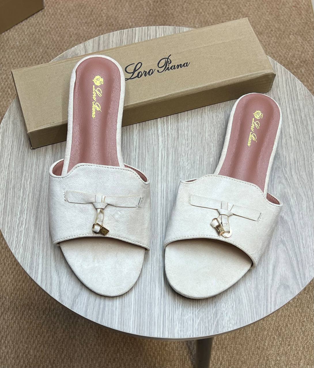 Loro piana 

37 to 42 

80 dhs🇦🇪🇦🇪

Zain236
♥️♥️♥️