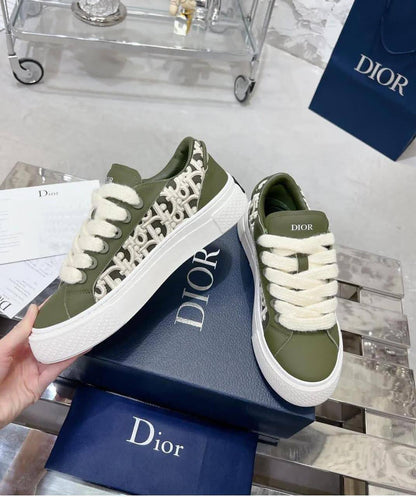 DIOR SHOES
GOOD QUALITY
105 dhs✅
  Size 36-40

Zain40
♥️♥️♥️
