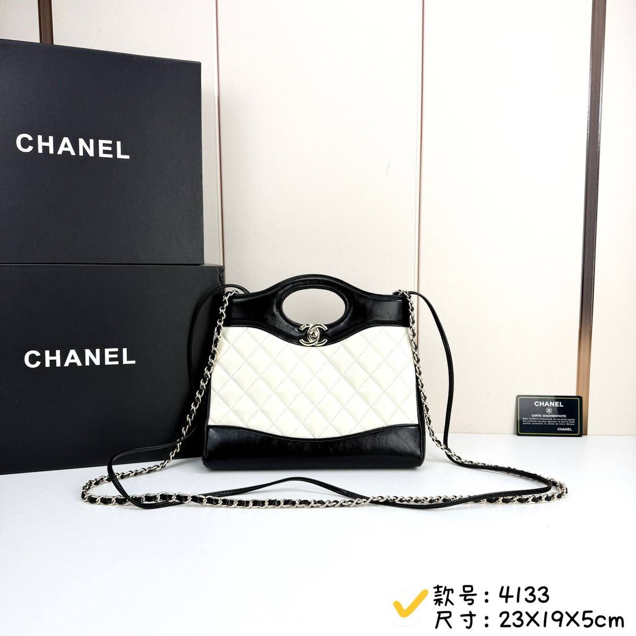 Chanel 
Master
270 dhs💓
#23cm
#with box💕💕🥳

with Double Box🗃️

Zain228
♥️♥️♥️