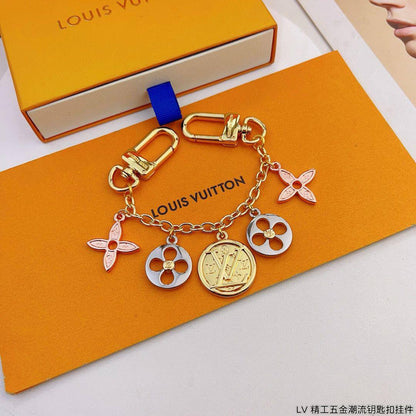 *KEY🗝️ CHAINS* 🔆
*BAG CHARMS*
80 dhs🪙🌨️
      *Each*
      *with*
*Good Box* 📦
🎁🎁🎁

*MASTER QUALITY*

Zain89
♥️♥️♥️