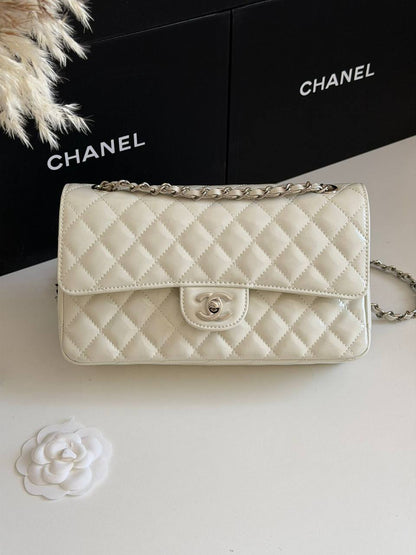 Chanel 
Master 
245 dhs✅

Zain134
♥️♥️♥️
