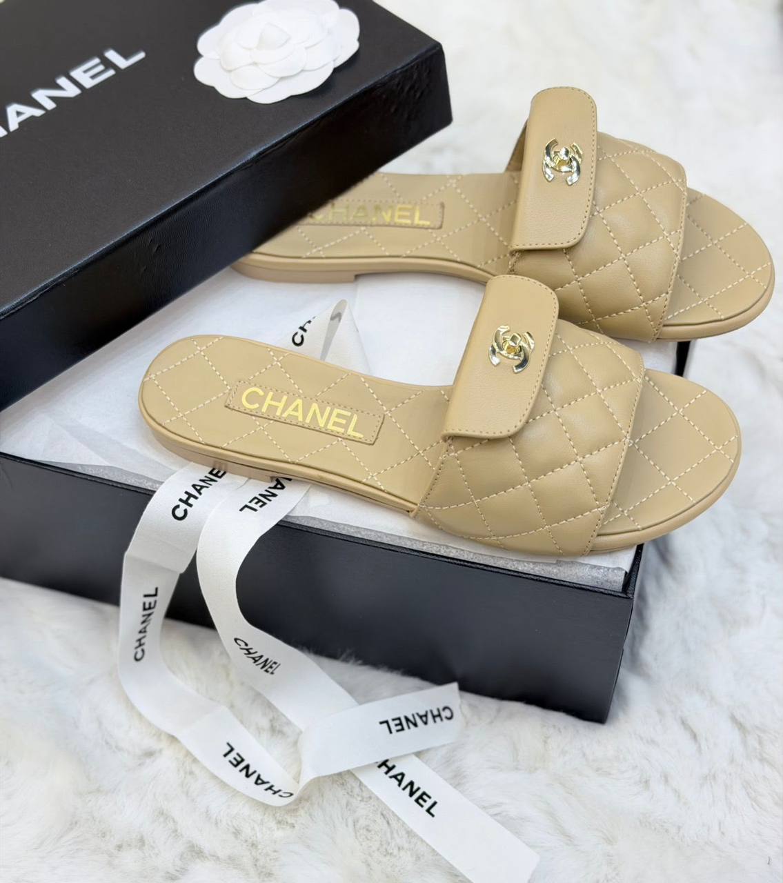 😍  CHANEL 😍
💎 _*VIP QUALITY*_ 💎
✨ Size 37 To 41 ✨
450 dhs💛

Zain292
♥️♥️♥️