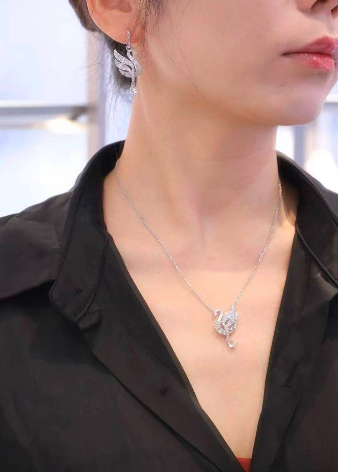 SWAROVSKI 
Necklace 💥
Earring ✨
Master quality 💯
With normal boxes 🗃️ 
115 dhs🇦🇪🇦🇪


With master box 📦 
145 dhs🇦🇪🇦🇪

Zain216
♥️♥️♥️