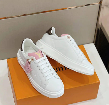 LV Shoes
Size 36-41 
150 DHS🇦🇪🇦🇪

Zain40
♥️♥️♥️