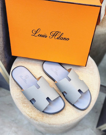 Louis Hilano
 good quality sandals 
with box and paper bag
220 dhs💓
size available 40to46 ( 6to12)

Zain59
♥️♥️♥️