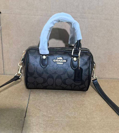 Coach

with box
🎁🎁🎁

90 dhs❤️

Zain143
♥️♥️♥️