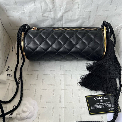 Chanel 
Master✅✅
300 dhs🇦🇪🇦🇪
#24.5cm🥰🥰

Zain228
♥️♥️♥️