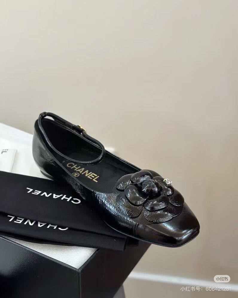 Chanel 
Size 36-41
130 dhs🪙🌨️

Zain145
♥️♥️♥️