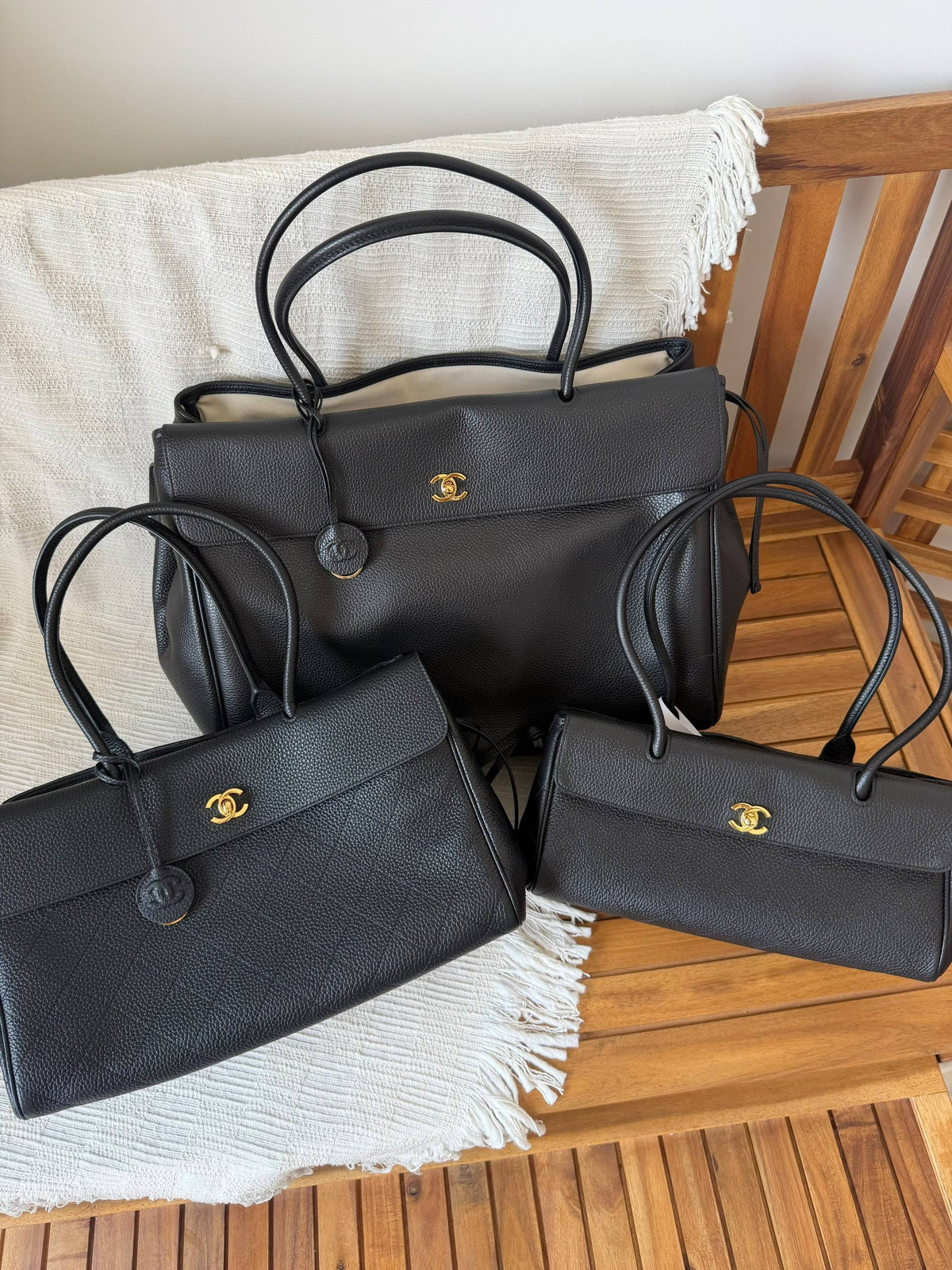 Chanel Suede Tote

For Price 👇 WhatsApp✅
0568585901 
0507557372
0552275751 Owner Zain 👌

Available In 3 Size
43CM
36CM
31CM

Zain317
♥️♥️♥️