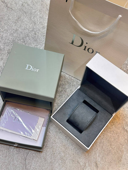 Original box

50 dhs🇦🇪🇦🇪

Zain85
♥️♥️♥️