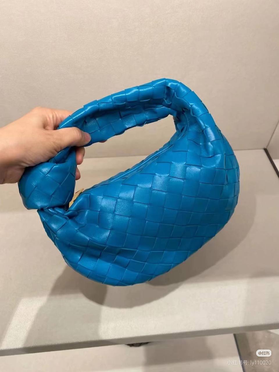 Bottega 
120 dhs🪙🌨️

Zain10
♥️♥️♥️