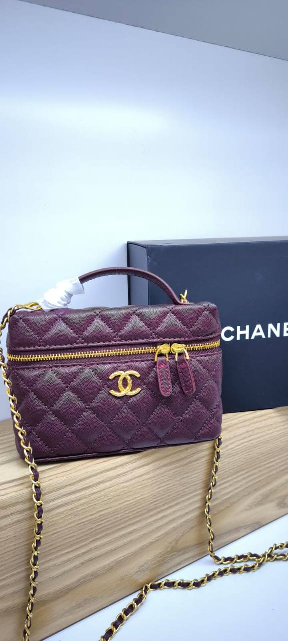 Chanel
100 dhs💓
with box

Zain203
♥️♥️♥️