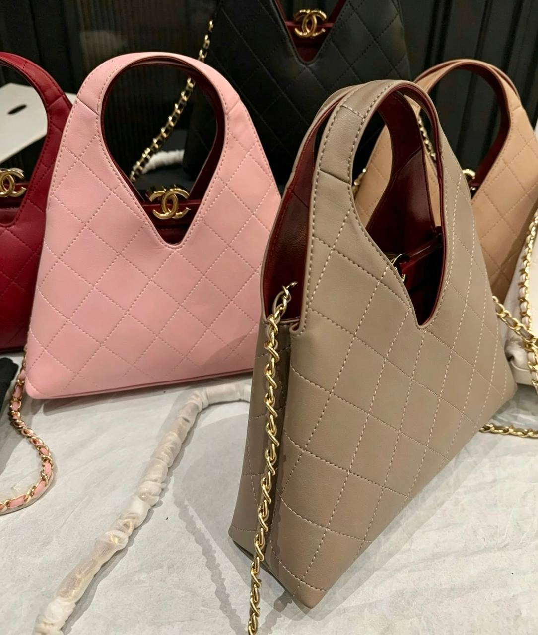 CHANEL
MASTER QUALITY 
WITH BOX 
320 dhs🇦🇪🇦🇪

Zain295
♥️♥️♥️