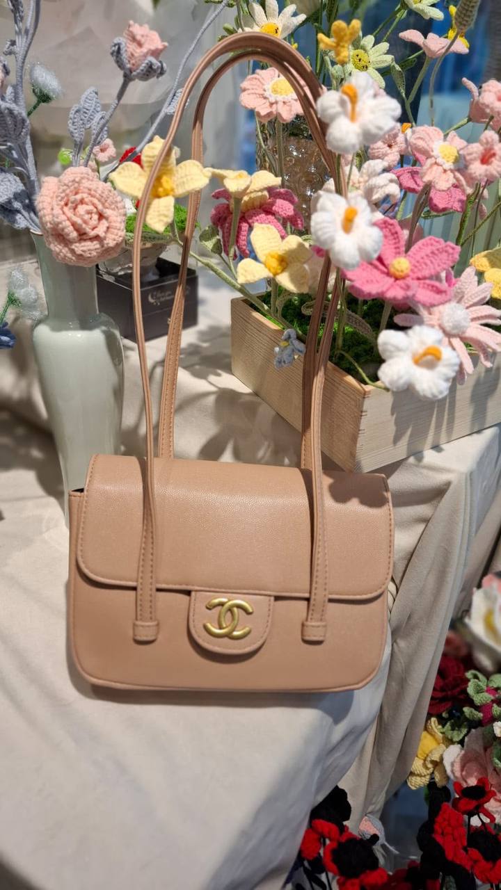 CHANEL 
21cm
105 dhs✅

Zain44
♥️♥️♥️