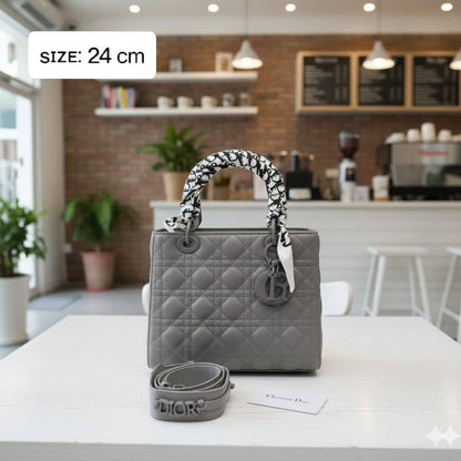 Dior
ᴍᴀᴛᴛᴇ ʟᴇᴀᴛʜᴇʀ ᴍᴀᴛᴇʀɪᴀʟ
ᴡɪᴛʜ ᴛᴡɪʟʟʏ ɪɴᴄʟᴜᴅᴇ
sɪᴢᴇ: 24 cm
ᴡɪᴛʜ BOX
🎁🎁🎁

110 dhs🪙🌨️

Zain31
♥️♥️♥️