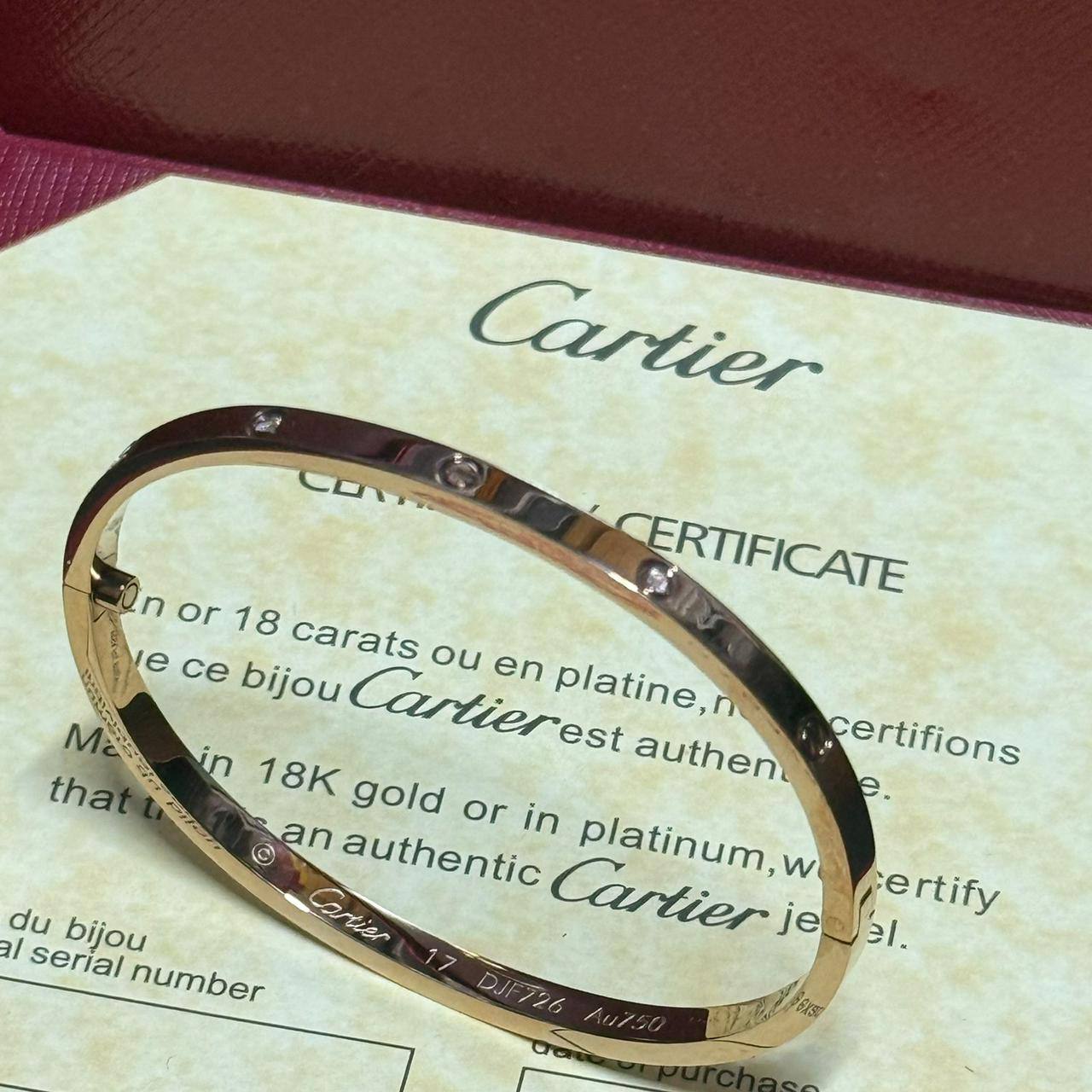 Cartier Bangle slim* 🦋
Size *16,17,18,19* 
Master Quality 🎊

45 dhs❤️
normal box 📦

Zain48
♥️♥️♥️