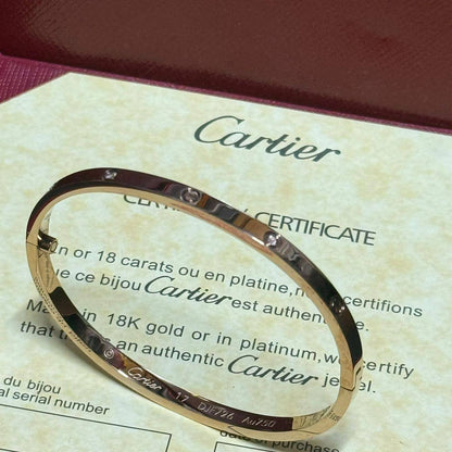 Cartier Bangle slim* 🦋
Size *16,17,18,19* 
Master Quality 🎊

45 dhs❤️
normal box 📦

Zain48
♥️♥️♥️