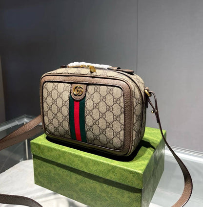GUCCI 
UNISEX GOOD QUALITY 
WITH BOX 
🎁🎁🎁

95 dhs✅

Zain39
♥️♥️♥️
