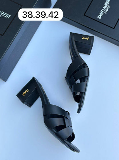 YSL
110 dhs❣️
Size 36-42

Zain55
♥️♥️♥️