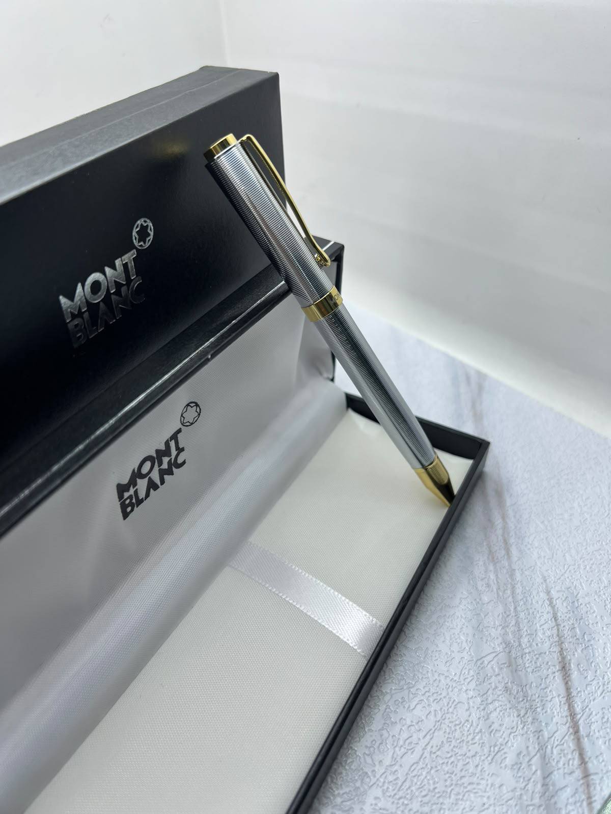 Pens
Dior


55 dhs🇦🇪🇦🇪

Zain182
♥️♥️♥️