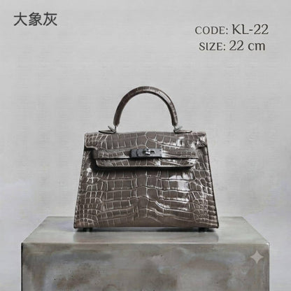 HERMES ᴋᴇʟʟʏ
   ✦ ᴄʀᴏᴄᴏᴅɪʟᴇ ʟᴇᴀᴛʜᴇʀ
          ( sɪʟᴠᴇʀ ʜᴀʀᴅᴡᴀʀᴇ )
ᴡɪᴛʜ ʟᴏɴɢ ʙᴇʟᴛ sᴛʀᴀᴘ
sɪᴢᴇ : 22 cm
ᴡɪᴛʜ BOX

100 dhs🇦🇪🇦🇪

Zain31
♥️♥️♥️