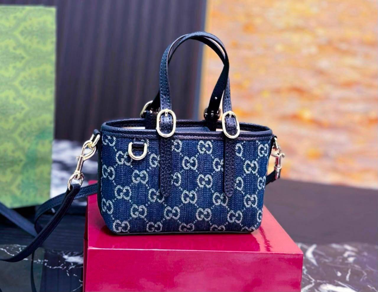 GUCCI 
 HIGH QUALITY 
MINI SIZE 
WITH BOX 
110 dhs💓

Zain17
♥️♥️♥️
