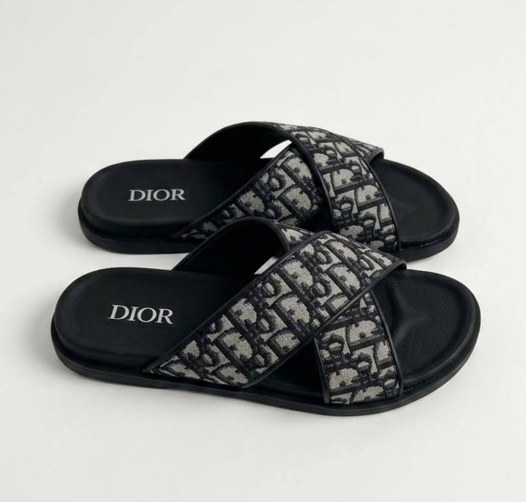 Dior
New 🆕 40 to 45 
120 dhs🇦🇪🇦🇪

Zain183
♥️♥️♥️