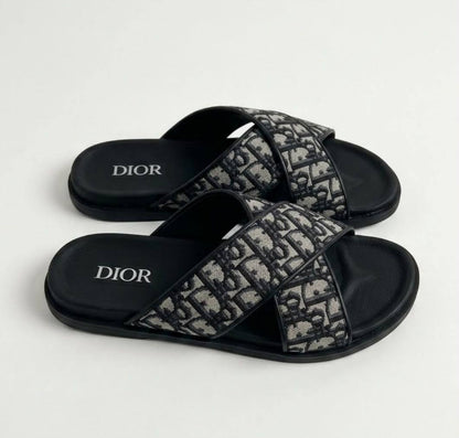 Dior
New 🆕 40 to 45 
120 dhs🇦🇪🇦🇪

Zain183
♥️♥️♥️