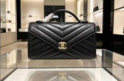 Chanel 
105 dhs✅✅
with box

Zain07
♥️♥️♥️