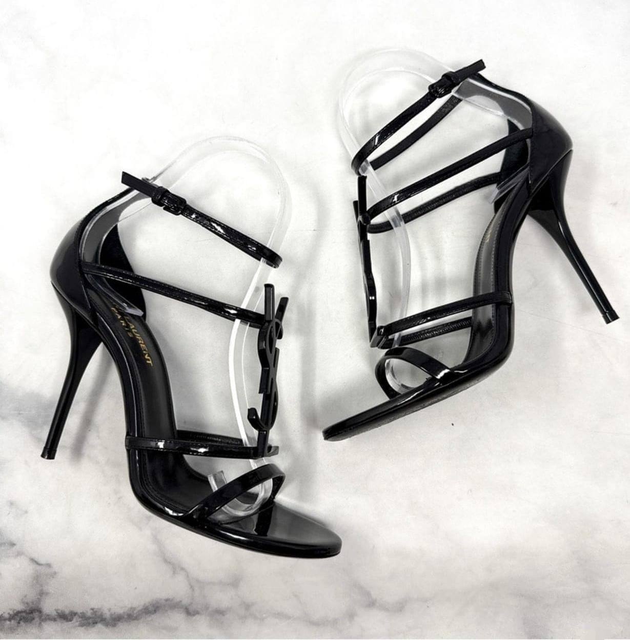 YSL
280 dhs✅
*SIZE  36   TO   41*

Zain224
♥️♥️♥️