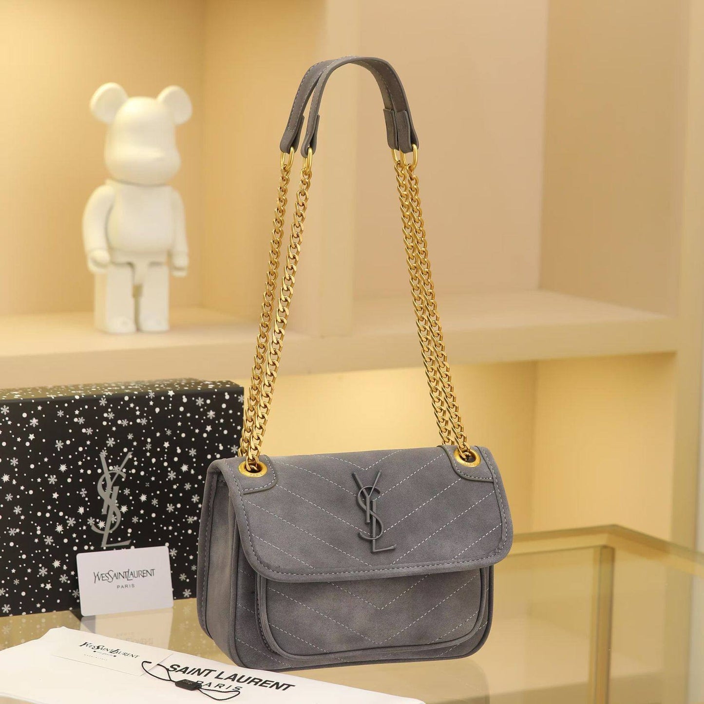 YSL 

SIZE  ……… 24CM 🥰

95 dhs🪙🌨️

with box
🎁🎁🎁

Zain244
♥️♥️♥️