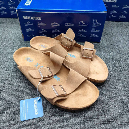 BIRKENSTOCK 
LEATHER SLIPPER 
Original  leather
150 dhs✅
40 to 45

Zain40
♥️♥️♥️