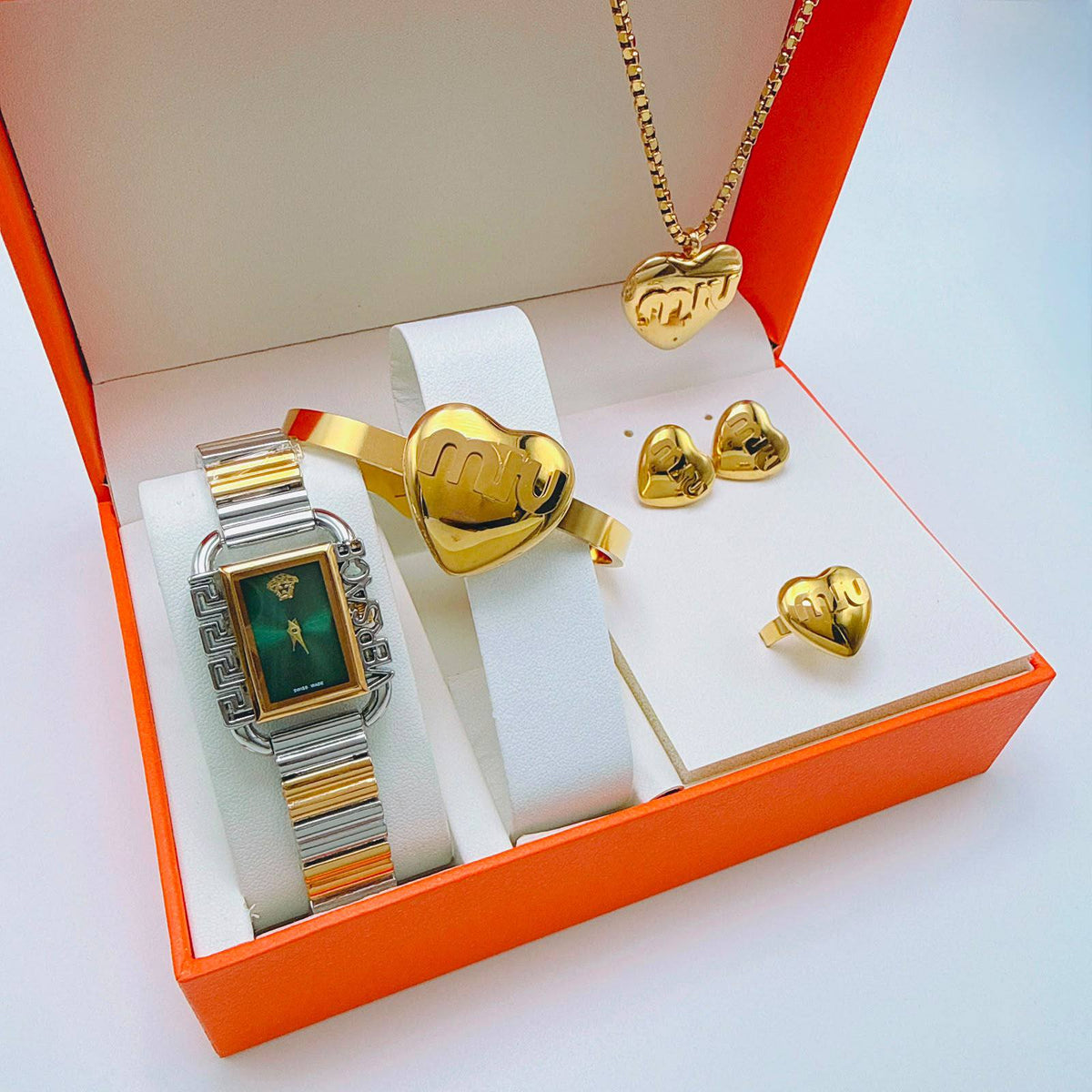 Watches boxes
Chanel
Dior
Gucci
LV

With box 
90 dhs🇦🇪🇦🇪

Zain45 
♥️♥️♥️