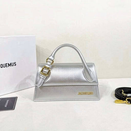 JACQUEMUS 

RESTOCK 
GOOD QUALITY 

WITH BOX 
100 dhs🇦🇪🇦🇪

SIZE: 20cm

Zain39
♥️♥️♥️
