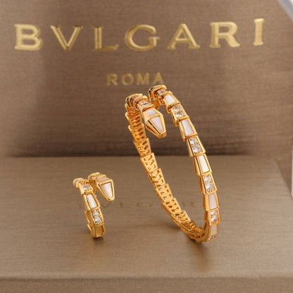Bvlgari Set
Full set🍁
___________________
*Super master*🍃
____________________
415 dhs🇦🇪🇦🇪

Zain263
♥️♥️♥️