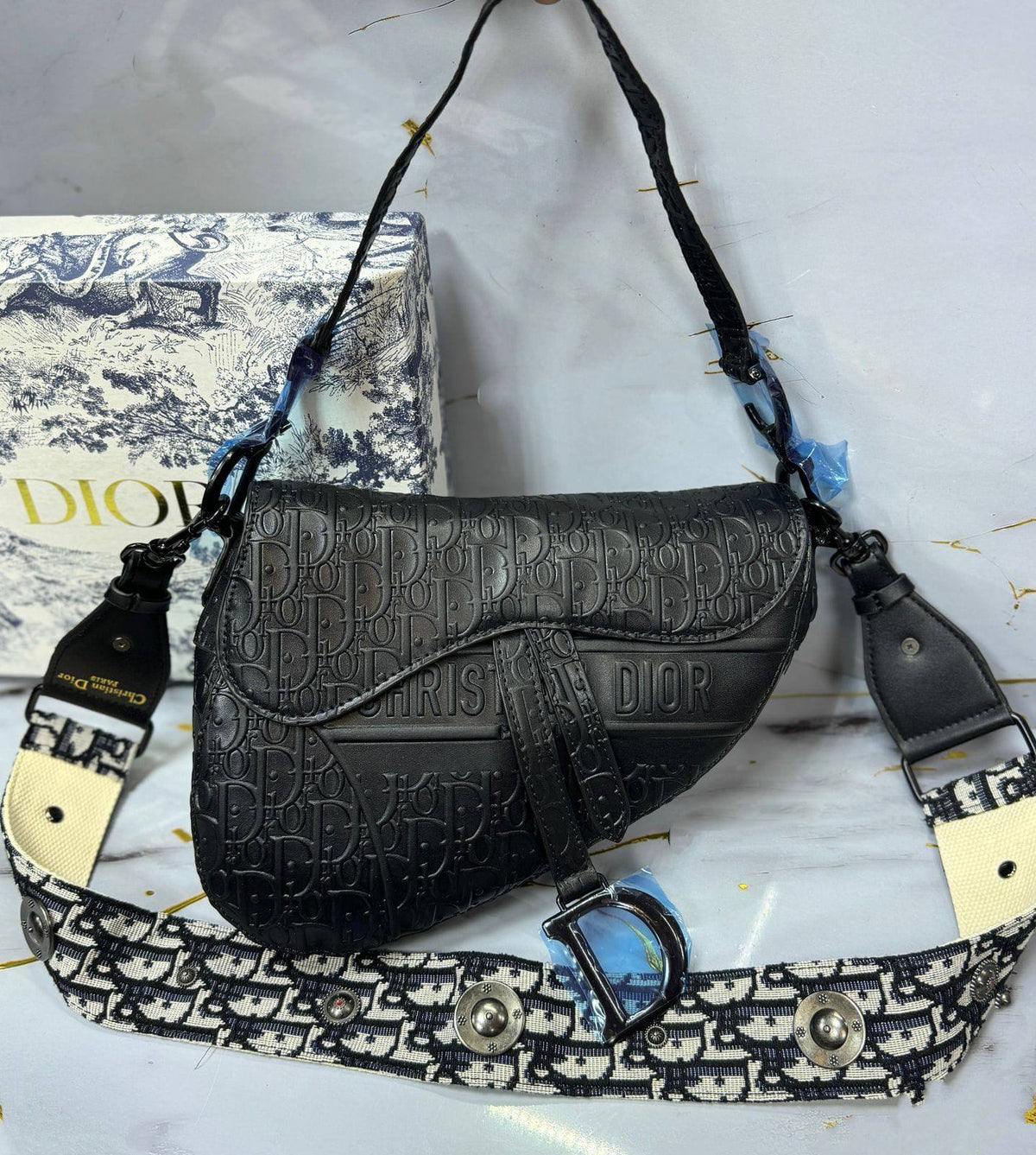 Dior

High quality

With box 
115 dhs🇦🇪🇦🇪

Zain50
♥️♥️♥️
