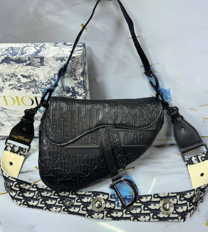 Dior

High quality

With box 
115 dhs🇦🇪🇦🇪

Zain50
♥️♥️♥️