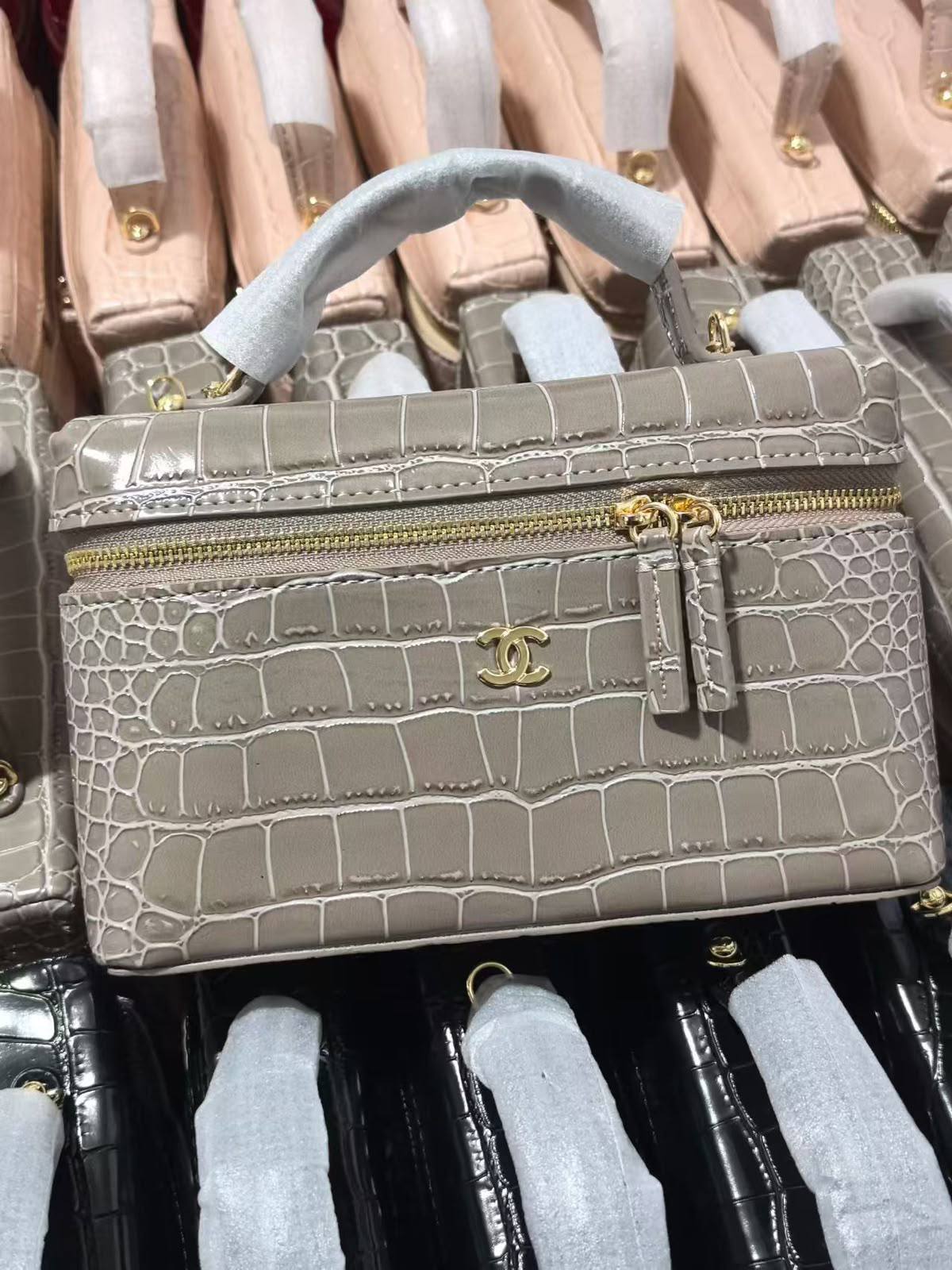 Chanel
210 dhs🇦🇪🇦🇪

Zain132
♥️♥️♥️