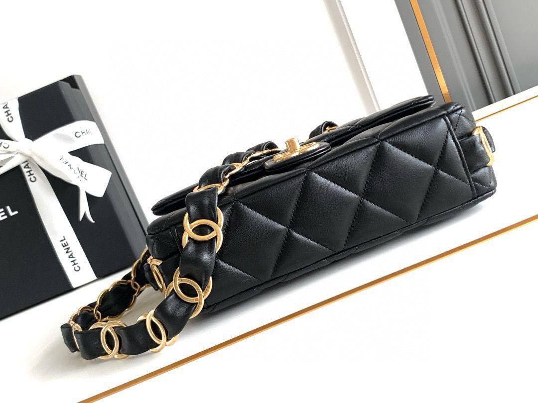 CHANEL 
COPY ONE 
WITH DOUBLE BOX ……🎁(leather) 
BIG SIZE 240 DHS✅
SMALL SIZE 230 DHS✅

Zain39
♥️♥️♥️
